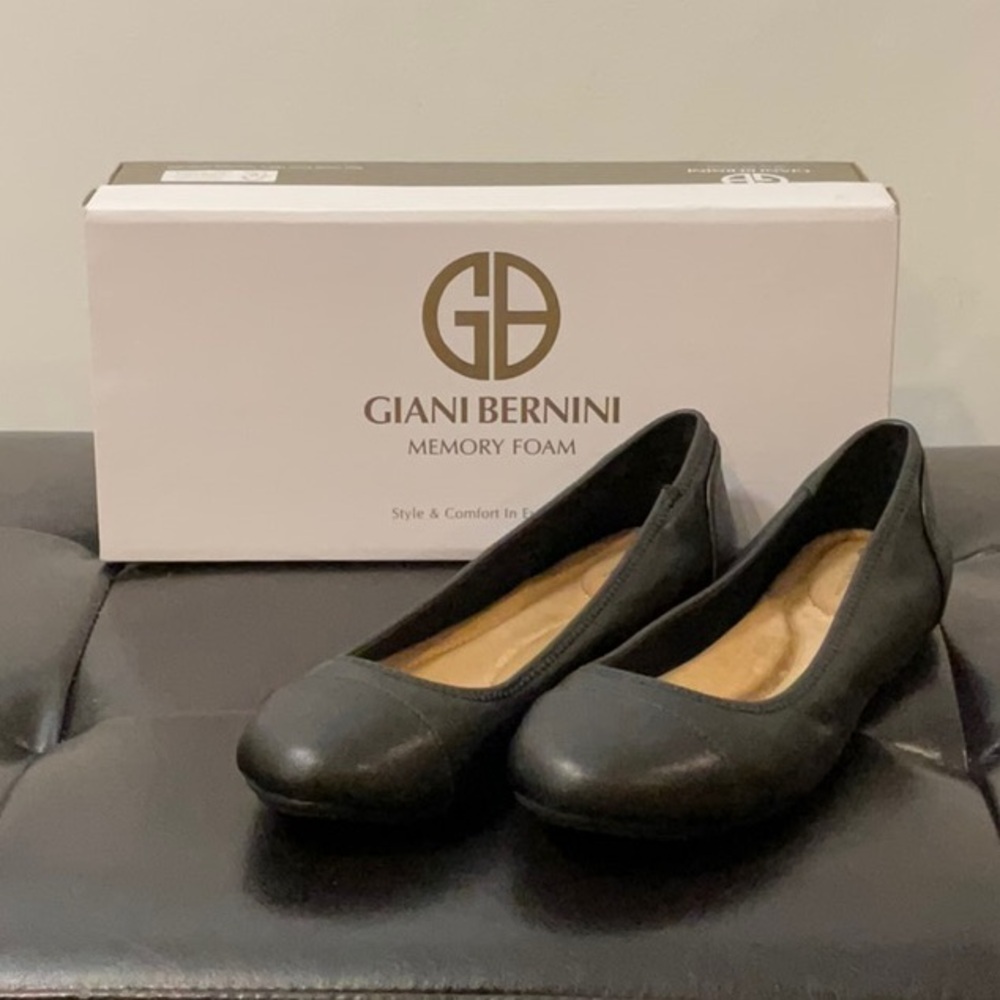 Giani Bernini Black Flats with Memory Foam